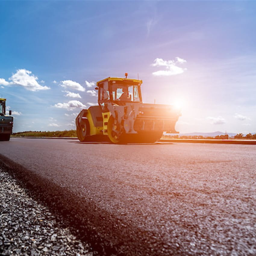 Infrastructure Route avec rouleau compresseur